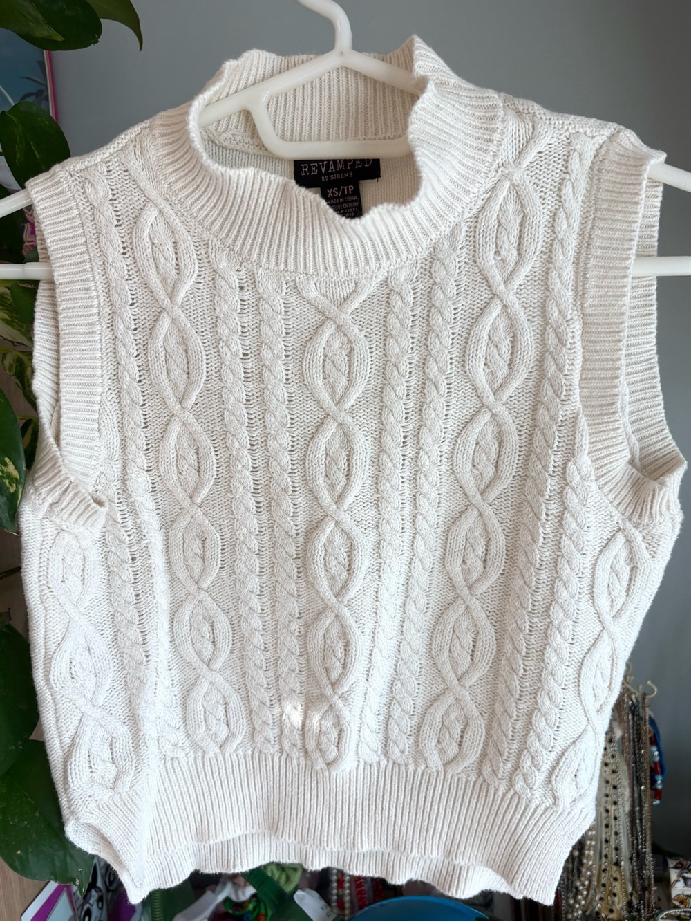 Revamped White Cable Knit Sleeveless Sweater Vest